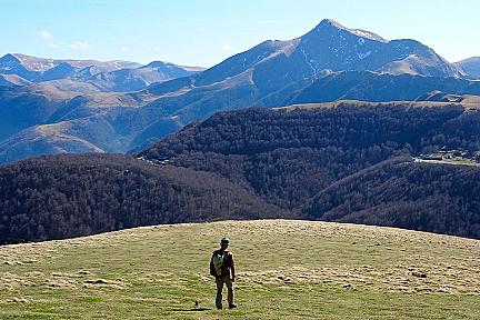 Le Pic des Escaliers, entre forêts, dolmens et vues à couper le souffle Actualité : Le Pic des Escaliers, entre forêts, dolmens et vues à couper le souffle