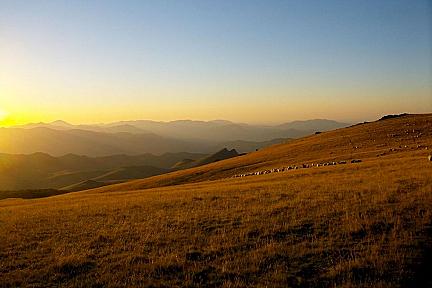 Entre ciel et crêtes : immersion sur le GR10 de Bidarray à Saint-Etienne-de-Baïgorry Actualité : Entre ciel et crêtes : immersion sur le GR10 de Bidarray à Saint-Etienne-de-Baïgorry