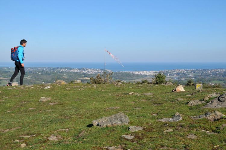 Le sentier des sommets à Ascain, entre montagne et océan