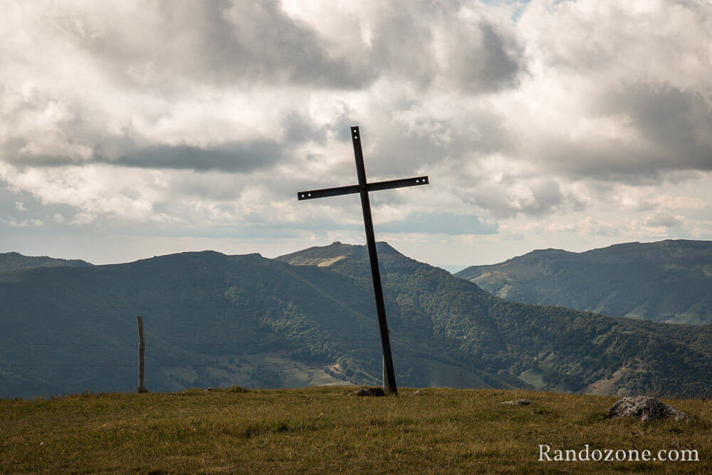 Croix au sommet du Puy Gros