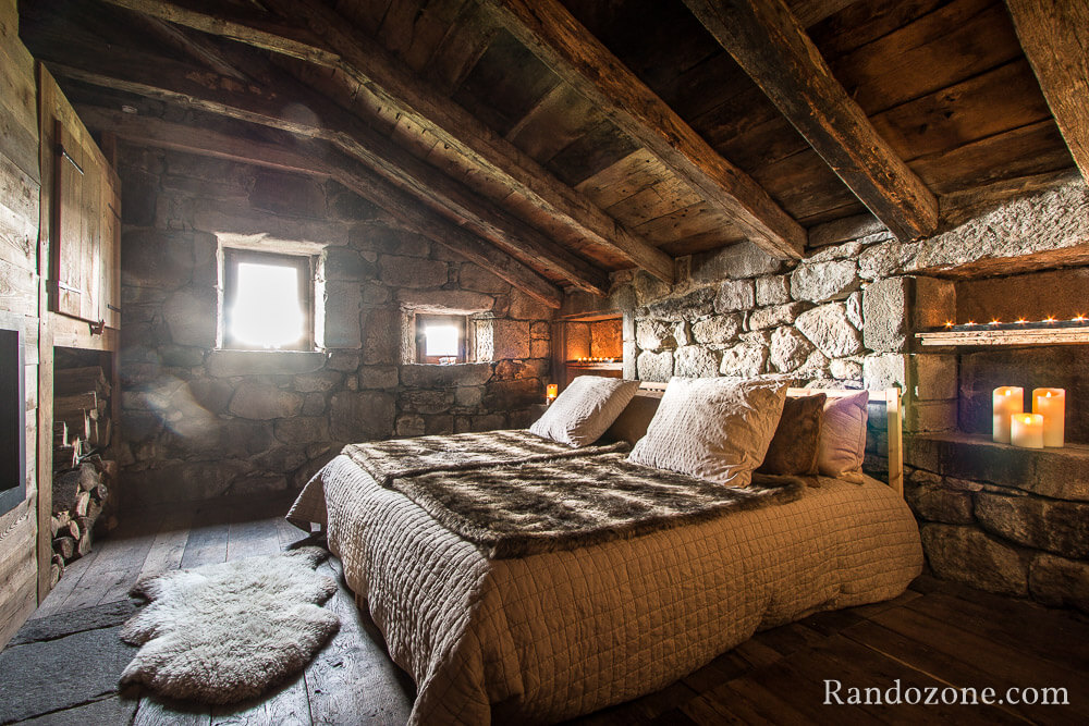 Grande chambre du buron de la Chambe