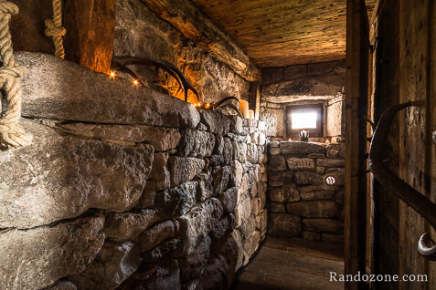 Couloir pour aller  la salle de bain du buron de la Chambe