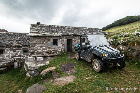 Le quad qui nous a monte jusqu'au buron de la Chambe