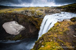Grosse cascade trs bruyante