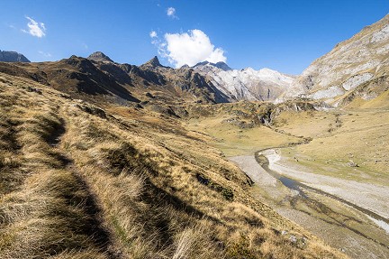 Ds le dbut de la randonne, on a une superbe vue sur le massif du Vignemale