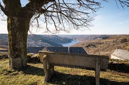Beau point de vue sur le lac de Sarrans