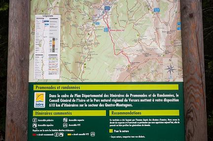 Panneau Clos de la Balme au départ de la randonnée