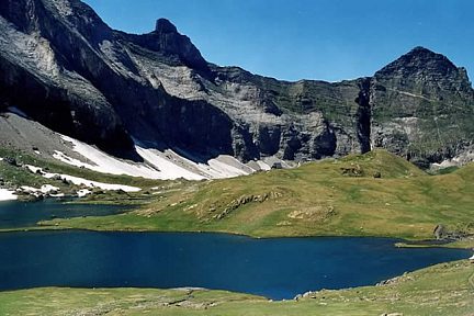 Lac et refuge de Barroude