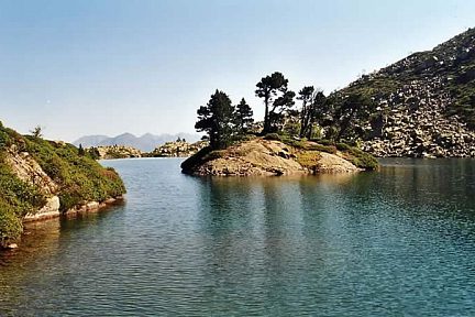 L'ile du lac de Bastampe