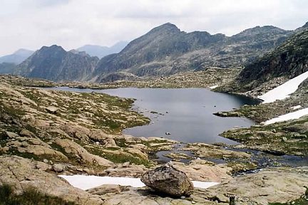 Lac d'Estelat inférieur en arrivant du Turon du Néouvielle