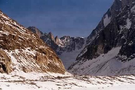 Petites Jorasses par dessus le Glacier de Leschaux