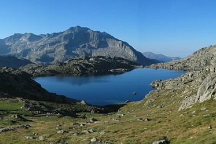 Panorama du lac Tort dans les Encantats