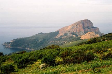 Le Capo Rosso et sa tour