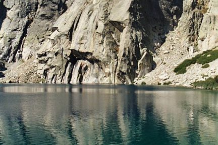 Eau transparente du lac de Capitello