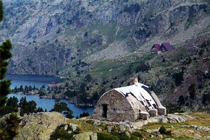 Refuge de Penalara, abandonné, au-dessus du Respumoso