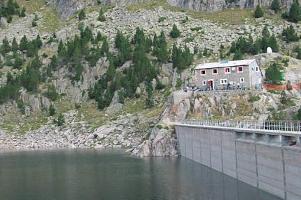 Refuge et barrage de Colomers