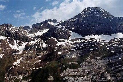 Taillon et brèche de Roland vus depuis le pic des Tentes