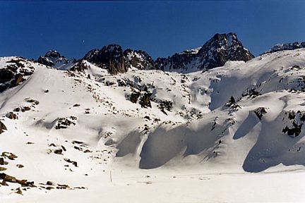 Massif du Néouvielle depuis le lac de la Glère