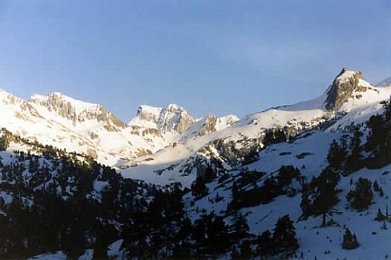 Tête d'Ours et Vignemale depuis le refuge du Marcadau