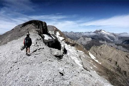 Sous le sommet de la Tour