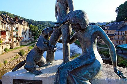 Statue sur le pont de Saint-Geniez-d'Olt