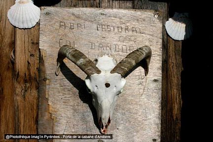 Porte originale de la cabane d'Andorre