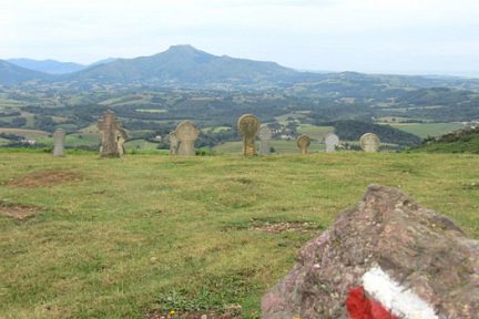 GR et PR: nous suivons le tracé pour aller au Mondarrain