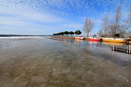 Lac d'Hourtin en partie gelé