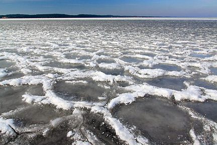 L'eau du lac d'Hourtin a gelé du côté de Maubuisson