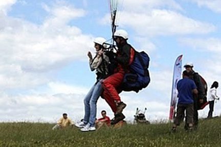 Parapente en Aveyron, à Balsac, avec le Club de parapente de la MJC de Rodez 