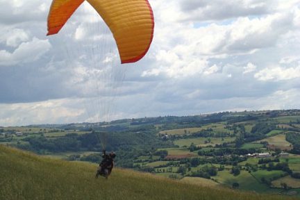 Parapente en Aveyon près de Rodez, Midi Pyrénées