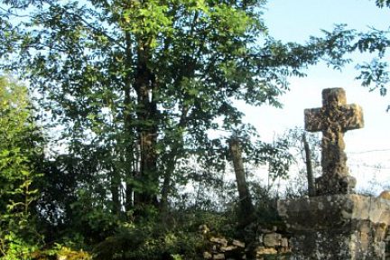 Croix au croisement de chemins goudronnés, PR Flaujac