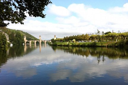 Cahors et le Pont Valentré qui enjambe le Lot