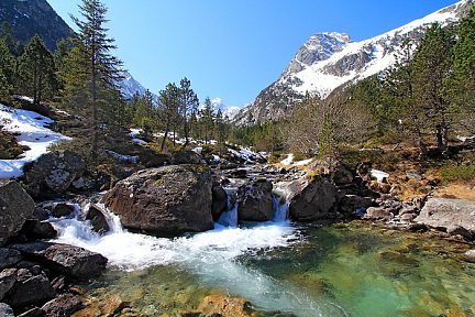 Petite cascade dans la vallée de Lutour