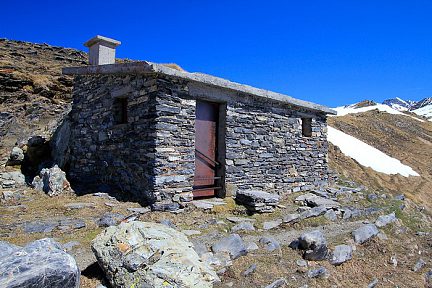 La cabane de Bachebirou sous le pic de Bergons