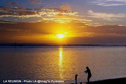 LA REUNION - Coucher de soleil - vue 2