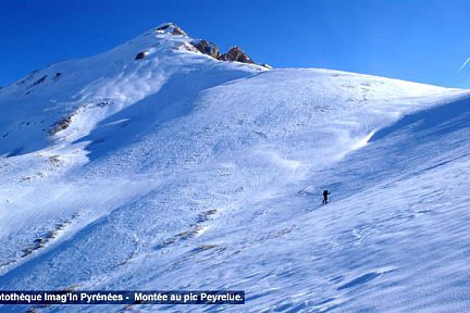 Le pic de Peyrelue dans la vallée d'Ossau