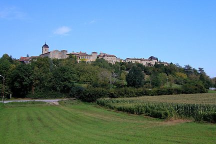 Arrivée au village de Pérouges