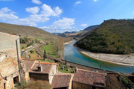 Vue sur le viaduc de Millau depuis Peyre