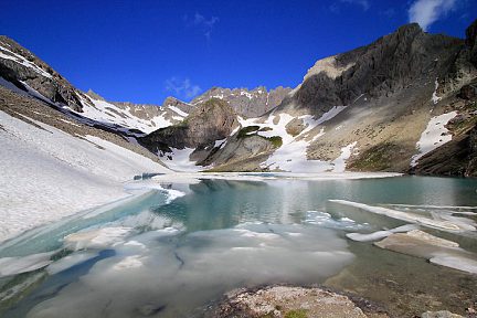 Lac des Béraudes et ses blocs de glace