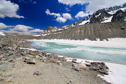 Lac du Glacier d'Arsine, l'un des deux grands lacs jumeaux
