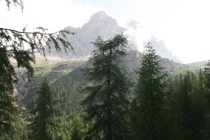 Tre Cime di Lavaredo depuis le sentier du refuge Auronzo