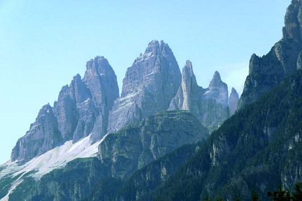 Tre Cime di Lavaredo vues depuis le village d'Auronzo