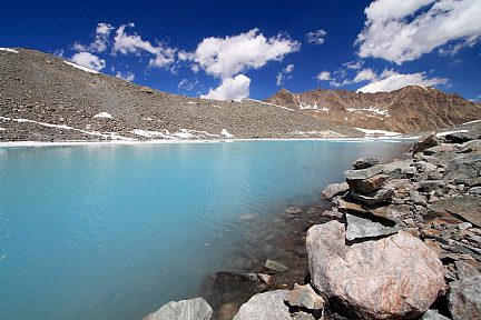 Cairn au lac du glacier d'Arsine