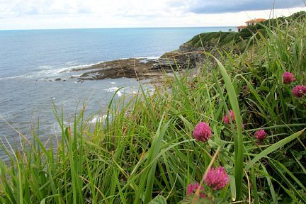 Derrière nous: Saint Jean de Luz, devant la mer, somptueuse