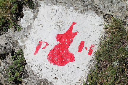 Entrée dans le parc national des Pyrénées vers le cirque d'Estaubé