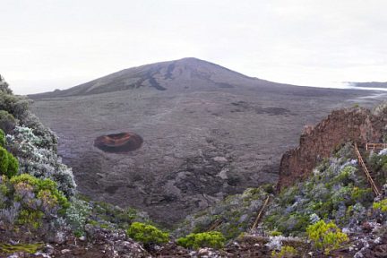Piton de la Fournaise, vue sur le Formica Leo et le cratère Dolomieu