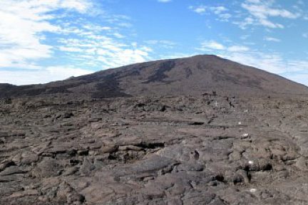 Cratère Dolomieu, sentier vers le sommet par l'est