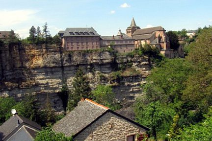 Le trou de Bozouls depuis la place centrale