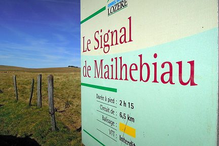Le Signal de Mailhebiau, le point culminant du plateau de l'Aubrac. Lozère